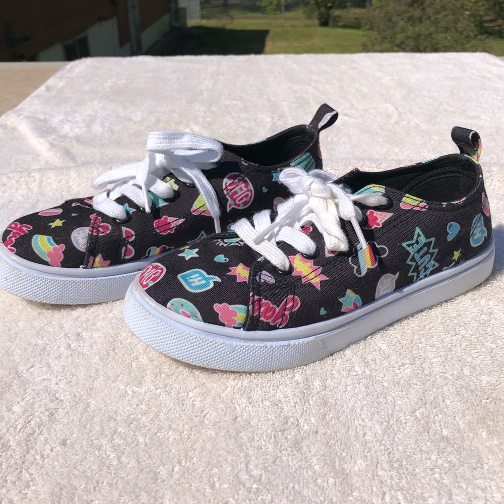 Girls size 2 fabkids multicolored tennis sneakers